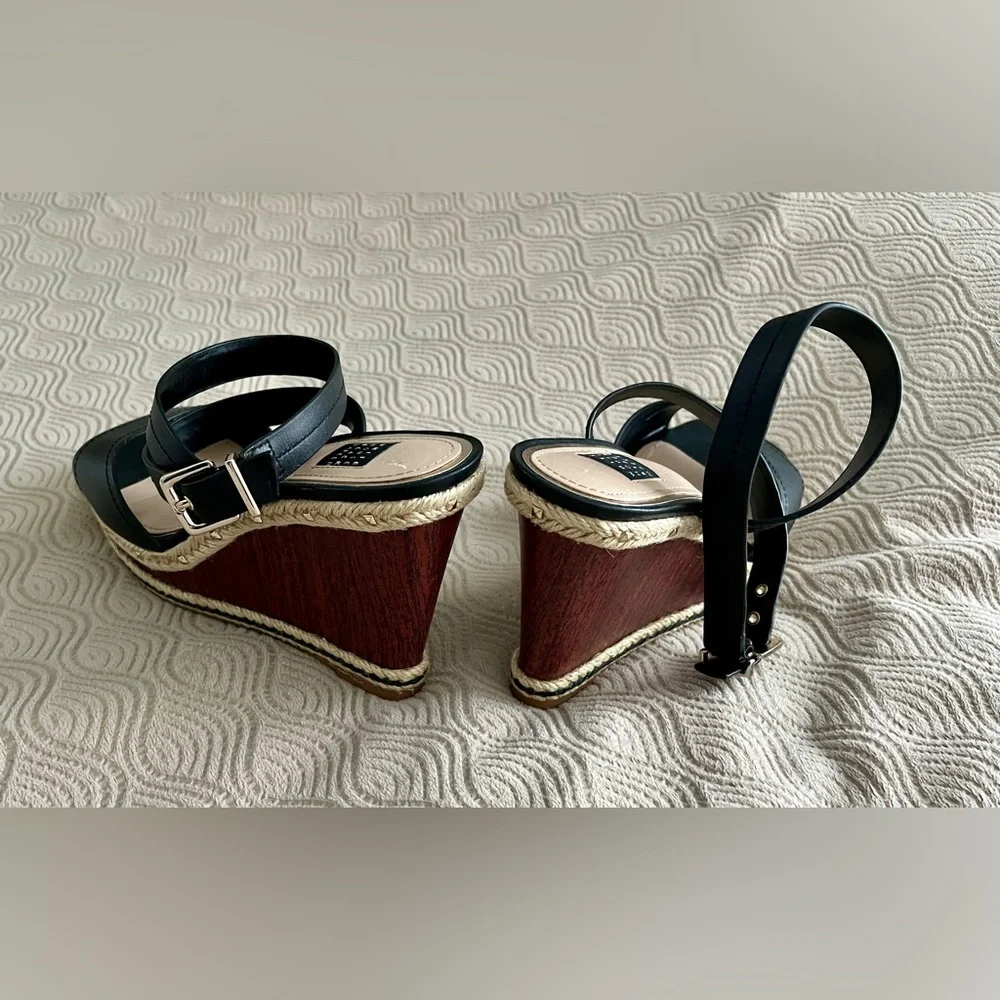 White House Black Market wedge heels in black leather w/ faux wood wedge size 8